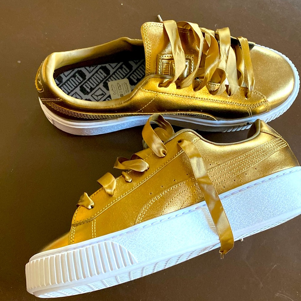 GOLD Puma sneakers